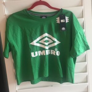 Cropped Umbro green shirt